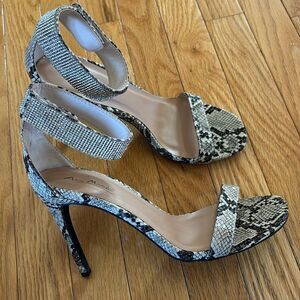 Snakeskin & Rhinestone‎ beige Ankle Strappy  4” Heels Sandals shoes Size 9